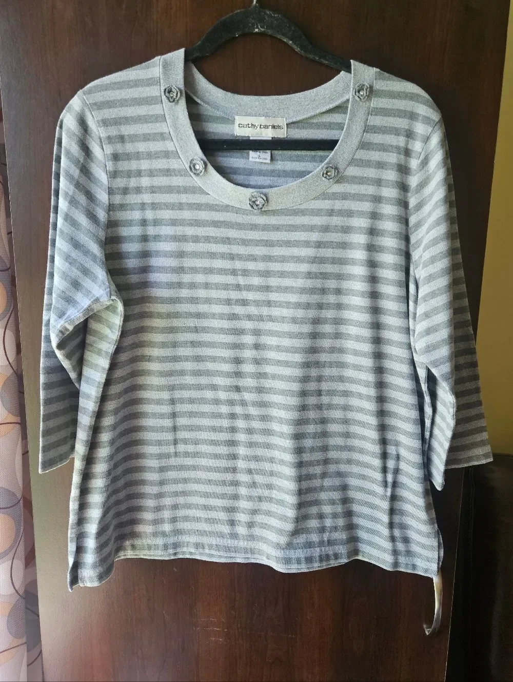 Cathy Daniels Light Gray Striped Knit Top with Floral Accents Size Large